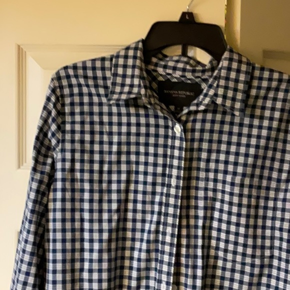 Banana Republic Tops - Beautiful banana republic soft wash button down shirt